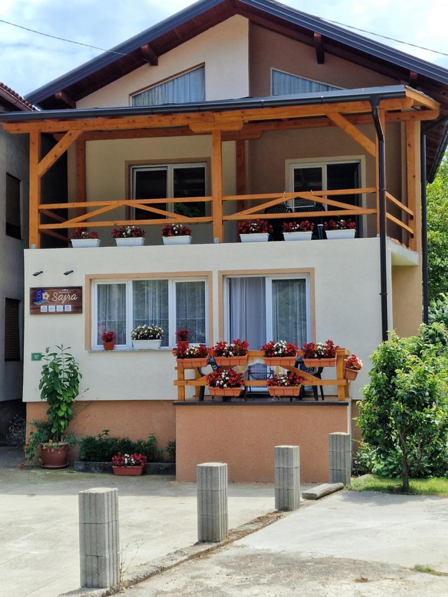 Apartment Sajra Kulen Vakuf Kültér fotó